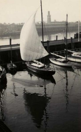 Segelboot am Anleger