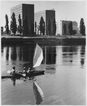 Dresden. Neubauten an der Steinstraße und am Terrassenufer