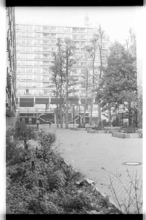 Kleinbildnegative: Innenhof, „Wohnen am Kleistpark“, 1978