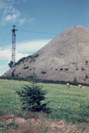 Oelsnitz, VEB Steinkohlenwerk Deutschland : Oelsnitz (Erzgebirge), VEB Steinkohlenwerk Deutschland. Kegelförmiger Haldensturz