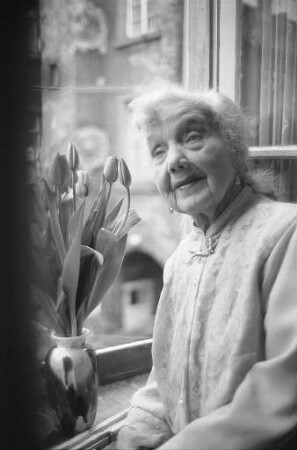 90. Geburtstag der Varieté-Künstlerin Maria Kirchmayer alias Baronin von Seyffertitz.