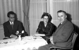 Freiburg: Herr und Frau (?), Amerikahaus; Prof. Mihailescu