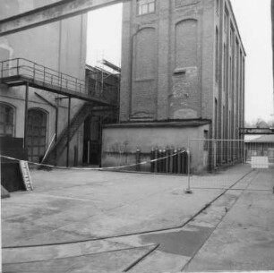 Uebigau-Wahrenbrück-Domsdorf. Brikettfabrik Louise (1882/1991 Kohleabbau; seit 1992 Technisches Denkmal). Kühlhaus. Giebelseite