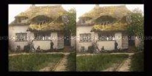 Gruppe Soldaten vor einem zerschossenen Haus, Lombartzyde