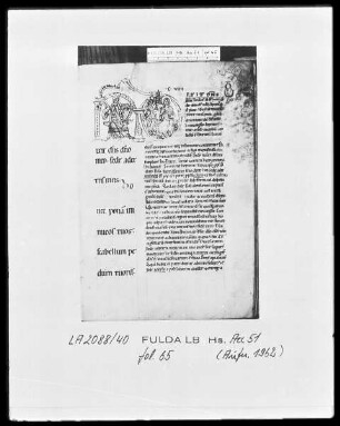 Commentarius in Psalmos / Glossenbibel — Initiale D (ixit dominus) mit der heiligen Dreieinigkeit und thronendem David mit Harfe, Folio 65 recto