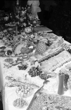 Freiburg: Kaufhaus; Empfang des italienischen Konsuls Mario Carfi zum Nationalfeiertag; Buffet