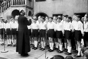 Colmar (Frankreich): Eröffnung "Die grüne Straße"; Les petit chanteurs à la croix de Lorraine