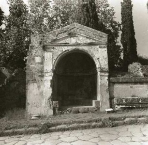 Pompeji. Grabmal vor dem Herkulaner Tor