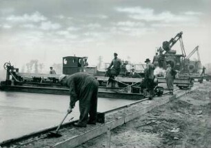 Herstellung Autobahn-Deckenlos, 1953