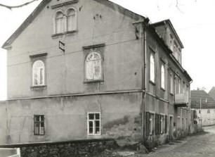 Radeberg, Schlossstraße 10. Wohnhaus mit Seitenflügel (Fabrikgebäude) (vor 1850)