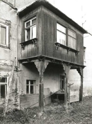 Radeburg, Röderstraße 26. Wohnhaus (1701/1800). Hölzerner Altan