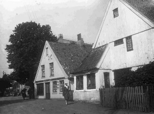 innerstädtischer Straßenzug, Ladenzeile