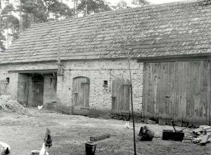 Bauernhof in Sprey : Bauwesen - Wirtschaftsgebäude und Gehöfte. Ort: Sprjowje / Sprey. Haus Nr. 10. Ställe und Scheune.