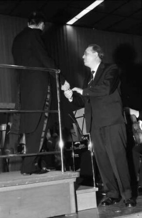 Donaueschingen: Donaueschinger Musiktage; Stadthalle; Oliver Messiaen und Hans Rosbaud auf Podium