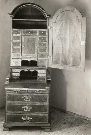 Schreibschrank : Schreibschrank. Holz, furniert /1720/1730). Moritzburg, Schloss, Jägerturm, 3. Etage