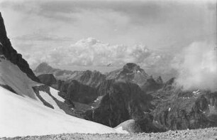 Gebirge : Bergspitzen eines Gebirgsmassivs.