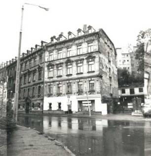 Reichenbach (Vogtland), An der Hutleite 1. Wohnhaus mit Laden (um 1880). Straßenansicht