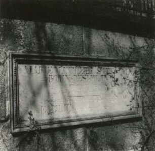 Görlitz. Alter Friedhof. Grabplatten (18. Jh.) und Grabsteine (mit Grabmal für Johann George Schulze, gestorben 1840)