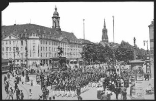 Dresden. Aufziehen der Wache in der Hauptstraße