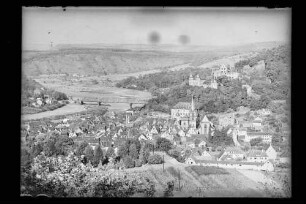 Blick aus Richtung "Blindenheimkurve" auf Altstadt, Burg und Mainbrücke mainaufwärts