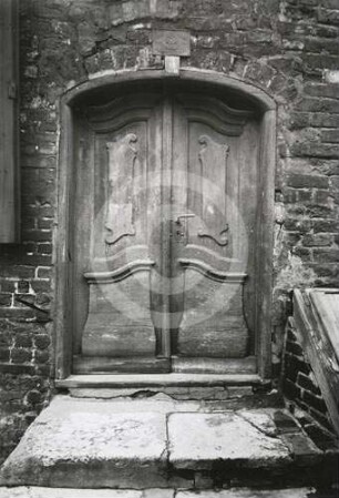 Portal und Haustür am Bürgerhaus Klosterhof 3 in Elbing