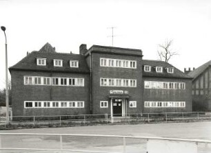 Cottbus. Franz-Mehring-Str. 39. Sandower Sauna, Straßenfront