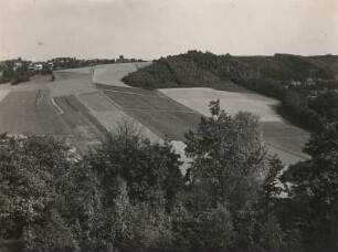 Zschopautal unterhalb Waldheim. Blick vom Nordende der Diedenmühler Eisenbahnbrücke zum Meinsberger Spitzberg