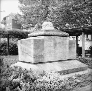 Ehrenmal für die Gefallenen des Ersten Weltkriegs; Walluf, Rheinallee