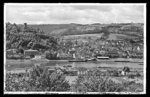 Blick von Kreuzwertheim über den Main auf den Mainhafen, Altstadt und Burg (z.T. Wartberg)
