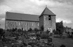 Sillenstede: Kirche und Glockenturm
