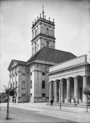 Neustrelitz, Stadtkirche : Neustrelitz. Stadtkirche (1768/78). Turm (1828/31, F. W. Buttel). Ansicht von Nordosten