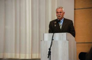 Jubiläumskonzert 450 Jahre Sächsische Landesbibliothek und 150 Jahre Musikhochschule Dresden : Dresdner Musikschätze in historischer Überlieferung und moderner Aufführung. Gemeinsame Festveranstaltung der Musikhochschule und der SLUB Dresden in der Musikhochschule Dresden am 15. November 2006. Solisten der Hochschule für Musik "Carl Maria von Weber" Dresden spielen Instrumentalwerke des 18. Jahrhunderts nach Quellen in der Musikabteilung der Sächsischen Landesbibliothek – Staats- und Universitätsbibliothek Dresden (Ouvertüre von W. Gansbeck, Sonate in e von Johann Georg Pisendel, Sonaten in f und G von Johann Gottlieb Graun). Danksagung durch Dr. Thomas Bürger, Generaldirektor der SLUB