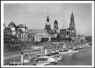 Dresden, Brühlsche Terrasse, Schloß und Hofkirche : Dresden. Blick zum Terrassenufer entlang der Elbe auf die Silhouette der Altstadt mit Kunstakademie, Ständehaus, Residenzschloss und Katholischer Hofkirche