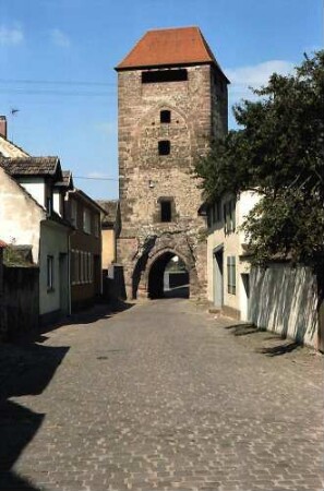 Ladenburg: Martinstor mit Straße