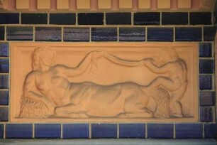 Terrakottareliefs — Weiblicher Kentaur und Putto