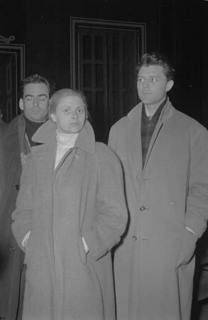 Besuch und Auftritt des französischen Schauspielers Gérard Philipe als Hauptdarsteller. Fotoserie anläßlich des Gastspiels des Pariser Théâtre National Populaire (TNP) mit "Ruy Blas" von Victor Hugo im Großen Haus der Staatstheater Dresden, 19. März 1955