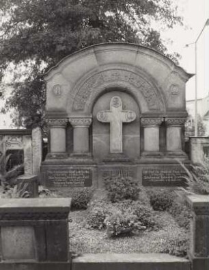 Grabstätte der Familie von Professor Doktor Friedrich Wolf