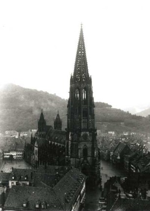Freiburg im Breisgau. Münster Unser Lieben Frauen (um 1200 begonnen). Ansicht von Nordwesten