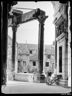 Split, östlicher Säulengang am Mausoleum
