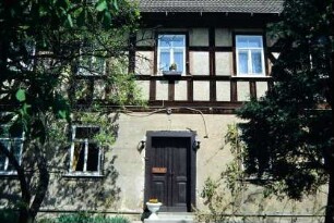 Pfarrhaus, Eingangstür und Sichtfachwerk im OG