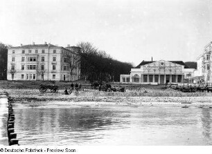 Kurhaus : Kurplatz mit Grand-Hotel (um 1875) und Kurhaus (1814-1816; C. T. Severin) während der Renovierung