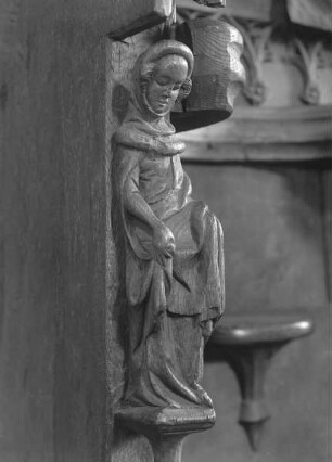 Östliche Seitenwange: Weibliche Figur