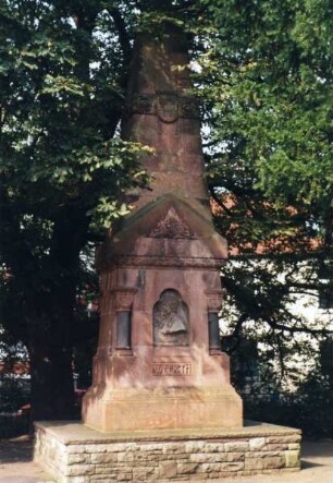 Weerth Denkmal an der Leopoldstraße