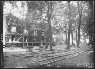 Potsdam, Neues Palais, Communs, Südcommun-Ehemaliger Marstall der Kaiserin, Aufbau des neuen Gebäudes. Ansicht von Süden.