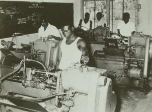 Ghana. Drehbänke, Lehrwerkstatt