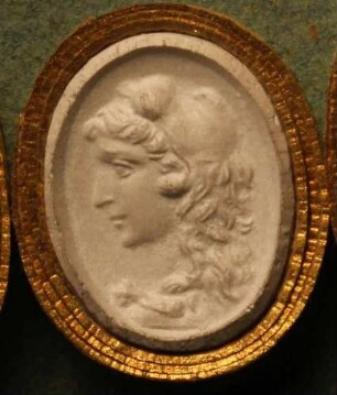 Profilkopf der Omphale, mit der Löwenhaut bekleidet (Daktyliothek, Erstes Mythologisches Tausend)