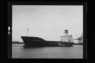 Columbus Virginia (1977), Containerschiff, Hamburg Südamerikanische Dampfschifffahrts-Gesellschaft A/S & Co KG (HSDG), Antwerpen, Bau-Nr. 992