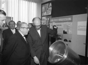 Ausstellung "Atom in Wissenschaft und Technik" im Landesgewerbeamt.