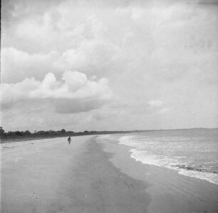 Strand : Blick über den Strand bei Bata.