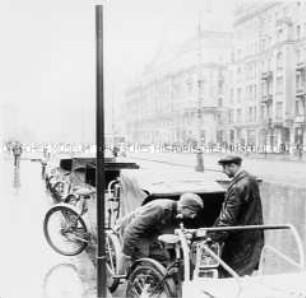 Aleje Jerozolimskie in Warschau zwischen ul. Poznanska und ul. Pankiewica unweit des Hauptbahnhofs. Blick in östliche Richtung (auf die ul. Marszalkowska).